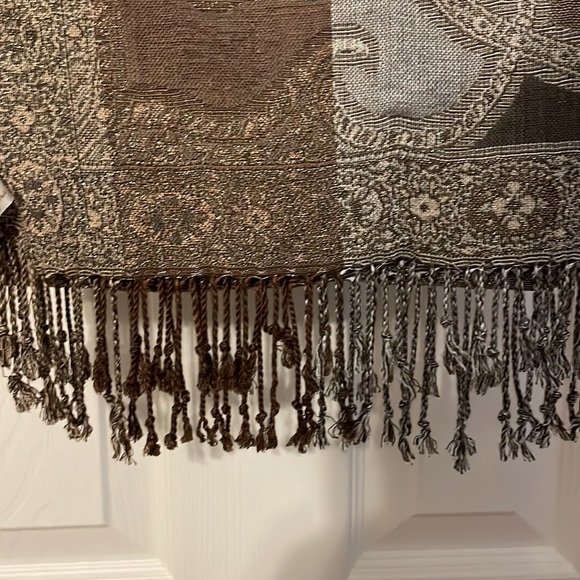 Shawl - Picture 3 of 3